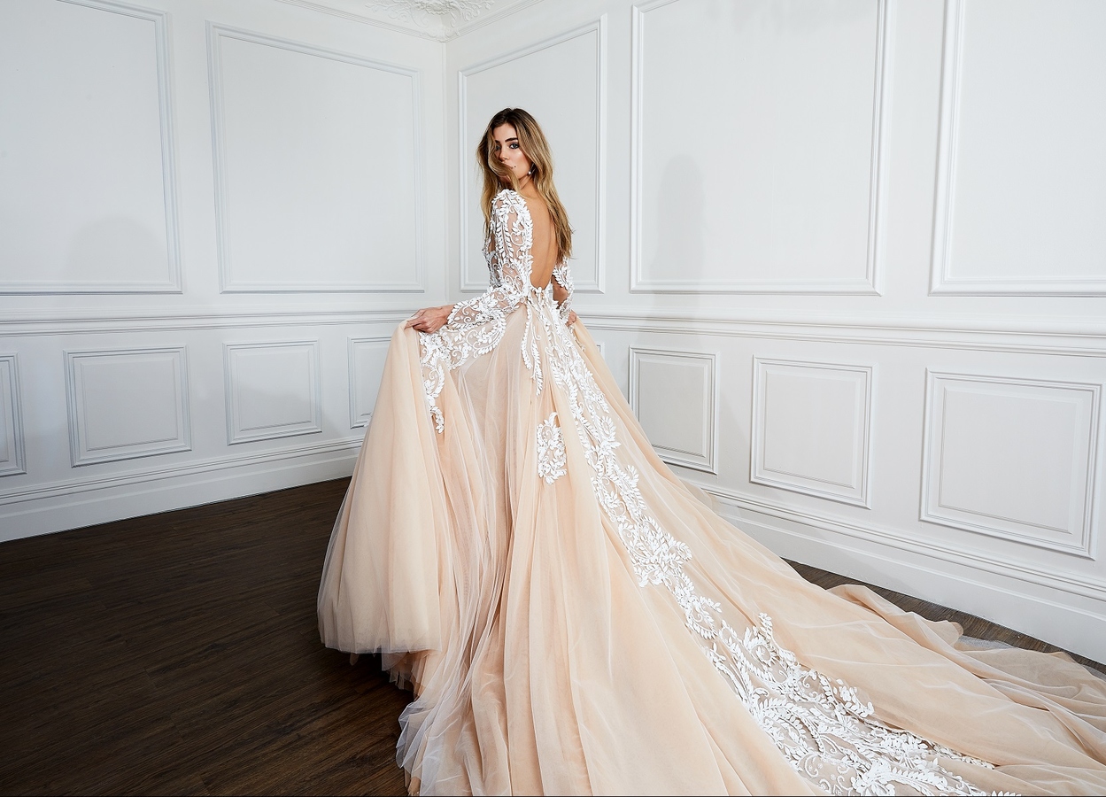 25 Simple Wedding Dresses From Fall 2018 Bridal Week