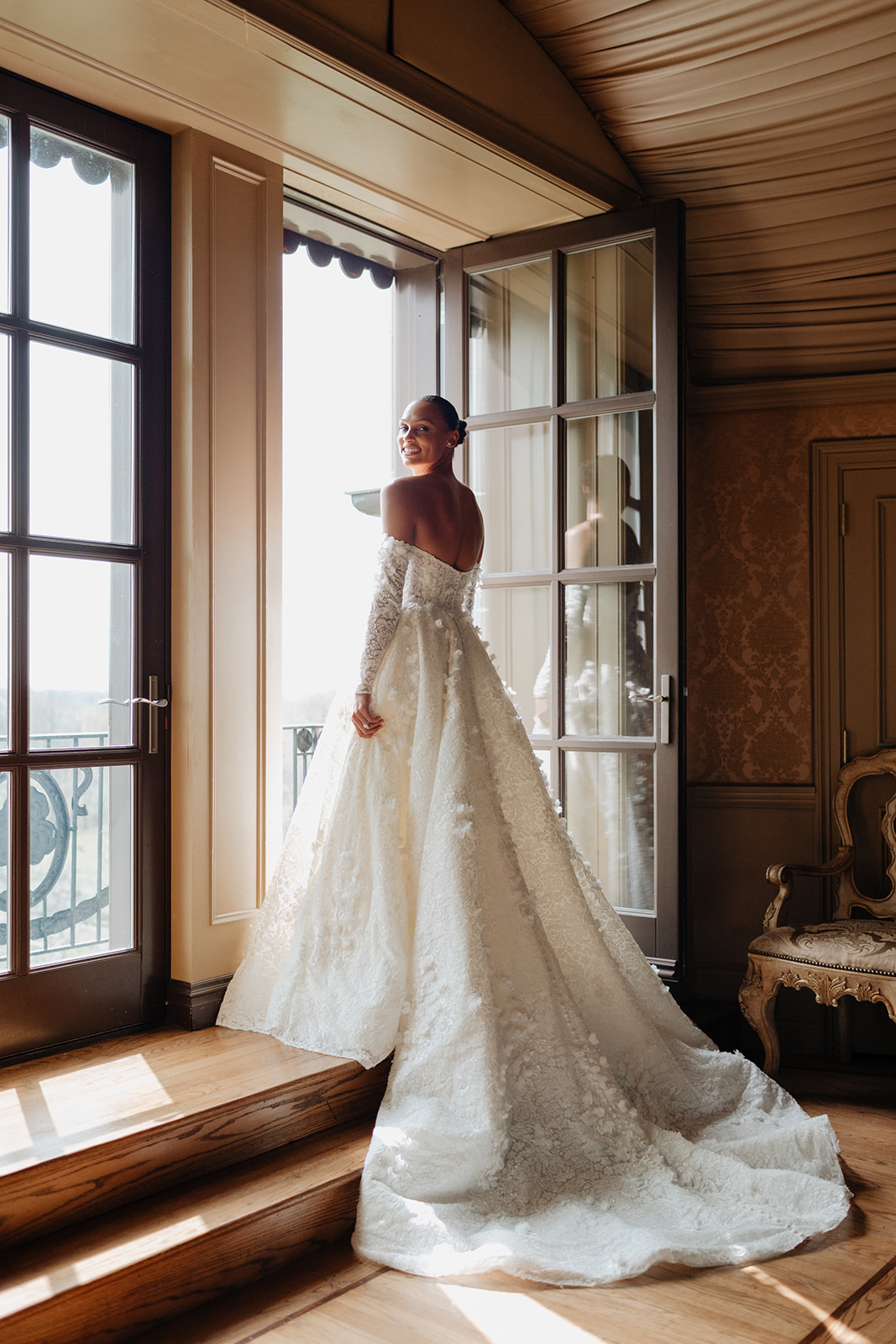 A Timeless New York Wedding at Oheka Castle with French and English ...