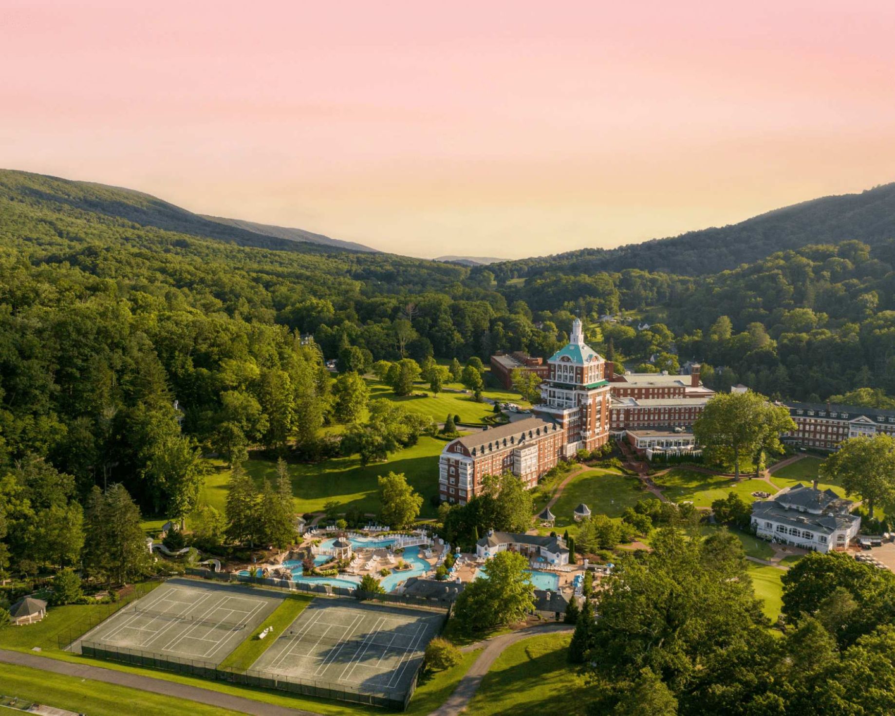 omni-homestead-resort-exteriors-202506090033