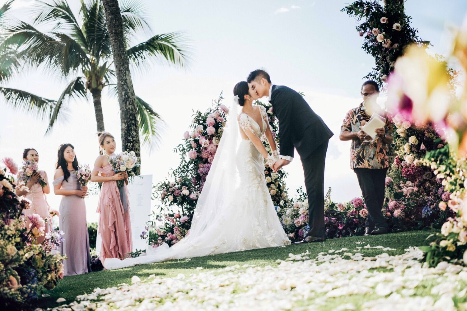 the-ritz-carlton-kapalua couple kissing ceremony