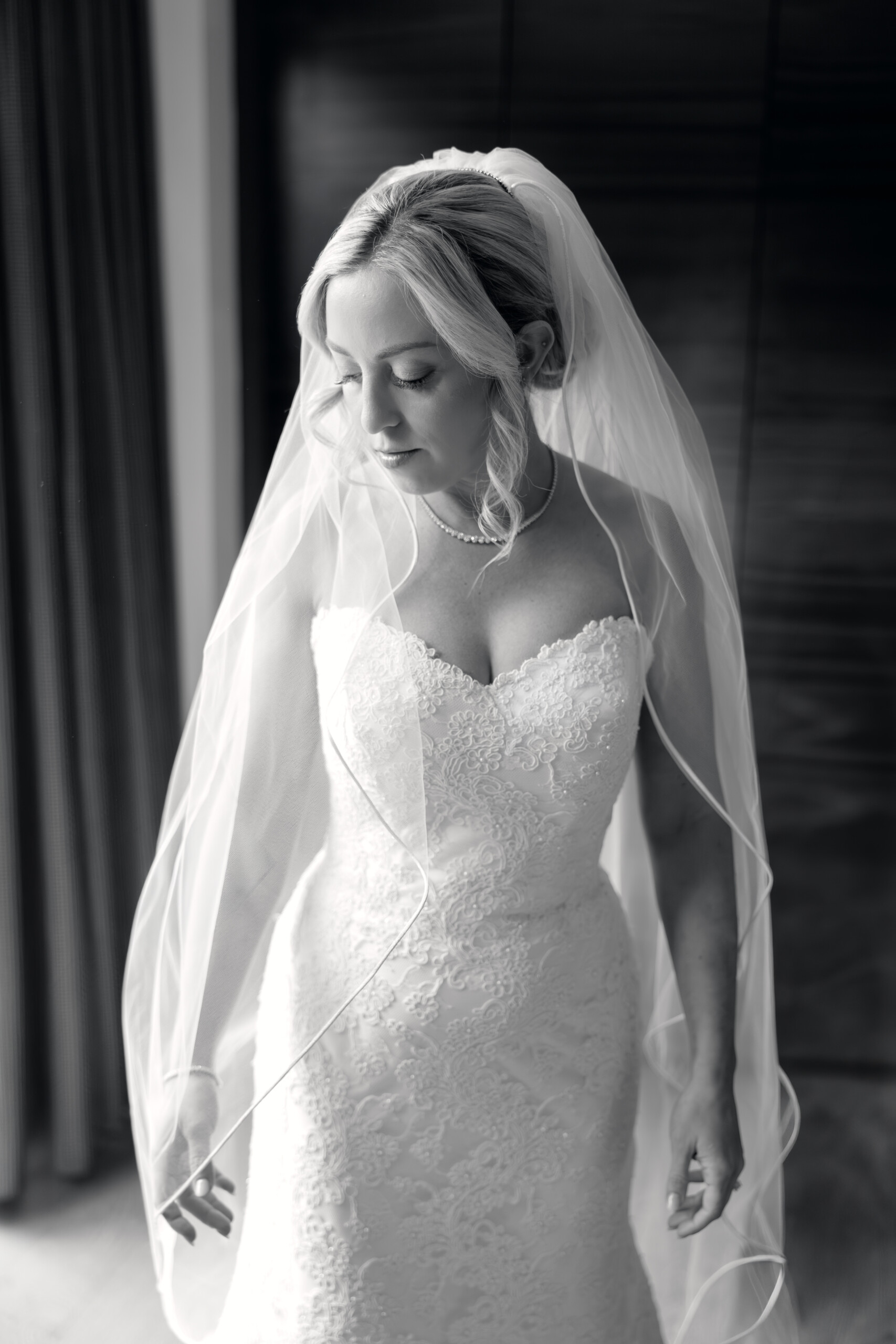 0G4A0232 black and white bridal portrait by Anna Schmidt Photography
